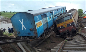 trains-derail-20150805.jpg