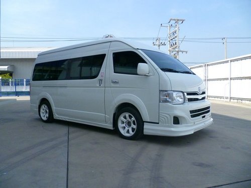 High Roof Hiace Commuter Bus 15 Passenger Seats in Johor 