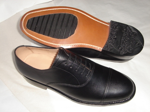 toe cap shoe