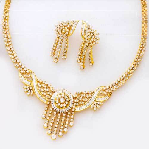 Diamond Necklace Set in Delhi, Delhi - Gomani Jewellery House