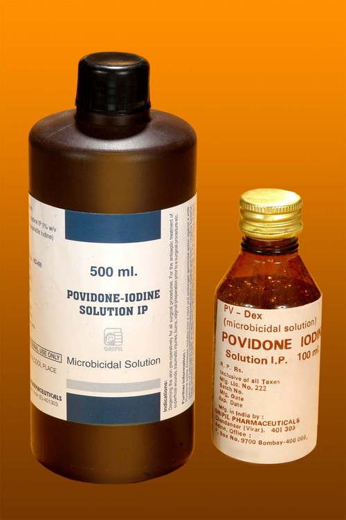 Раствор приобретает. Povidone Iodine. Povidone solution. Iodine solution. Povidone Iodine капсулы.